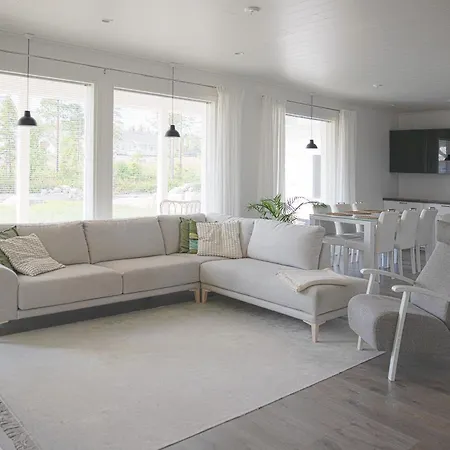 Spacious Modern House For Winter וילה רובניימי